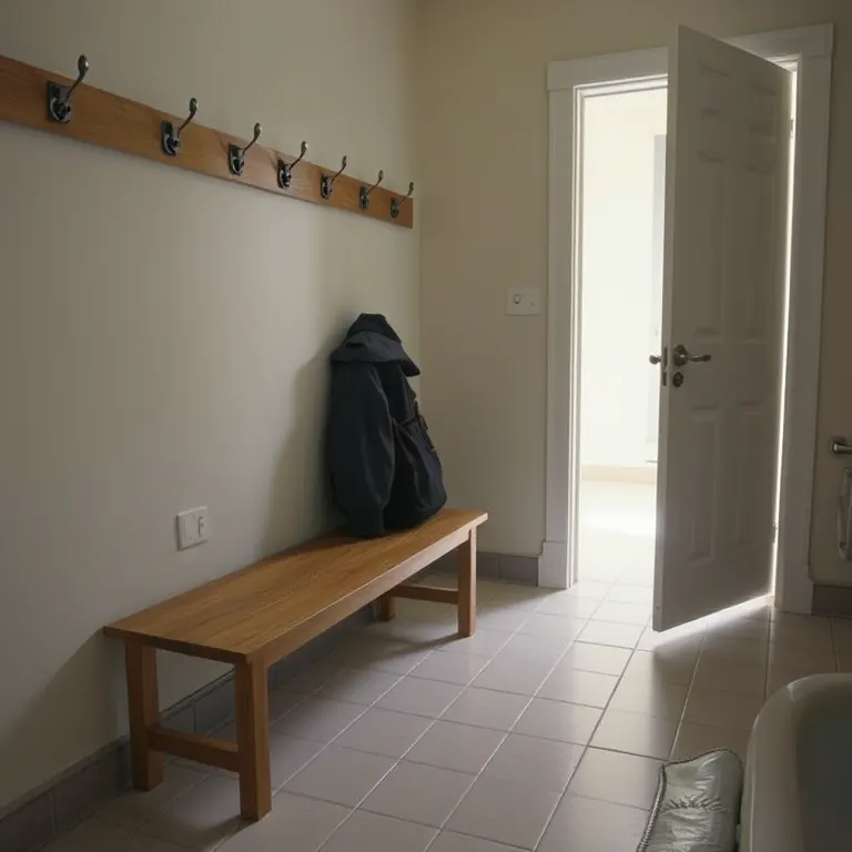 El vestidor amb bancs i penjadors
